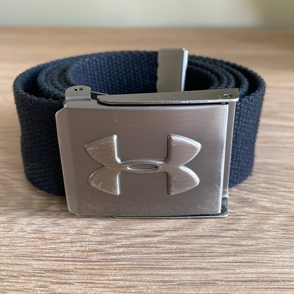 UNDER ARMOUR BLACK WOVEN BELT Gunmetal Hardware , Adjustable 48.5”, end to end